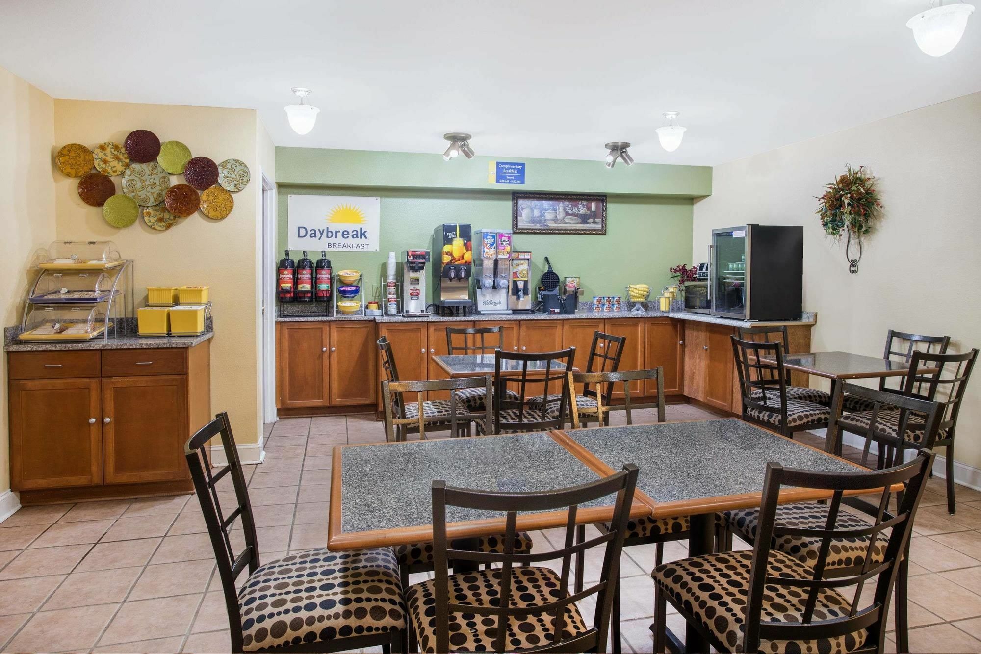 Days Inn By Wyndham Abbeville Exteriér fotografie
